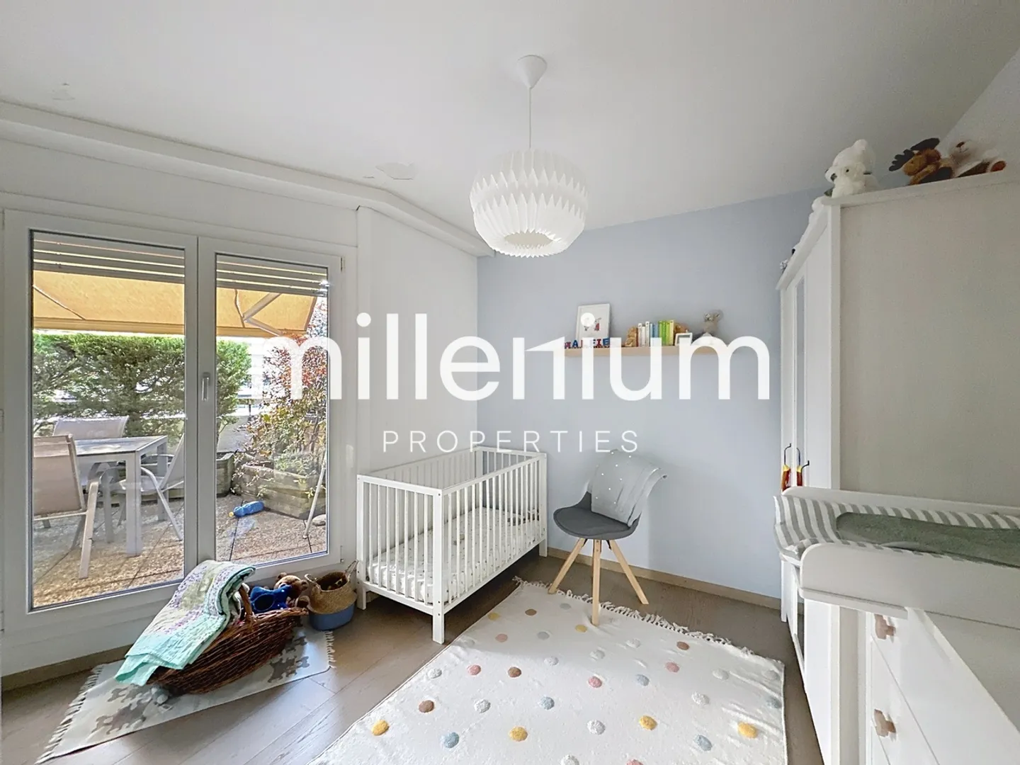 Large apartment with terrace in Nyon. - Photo 5 of 9