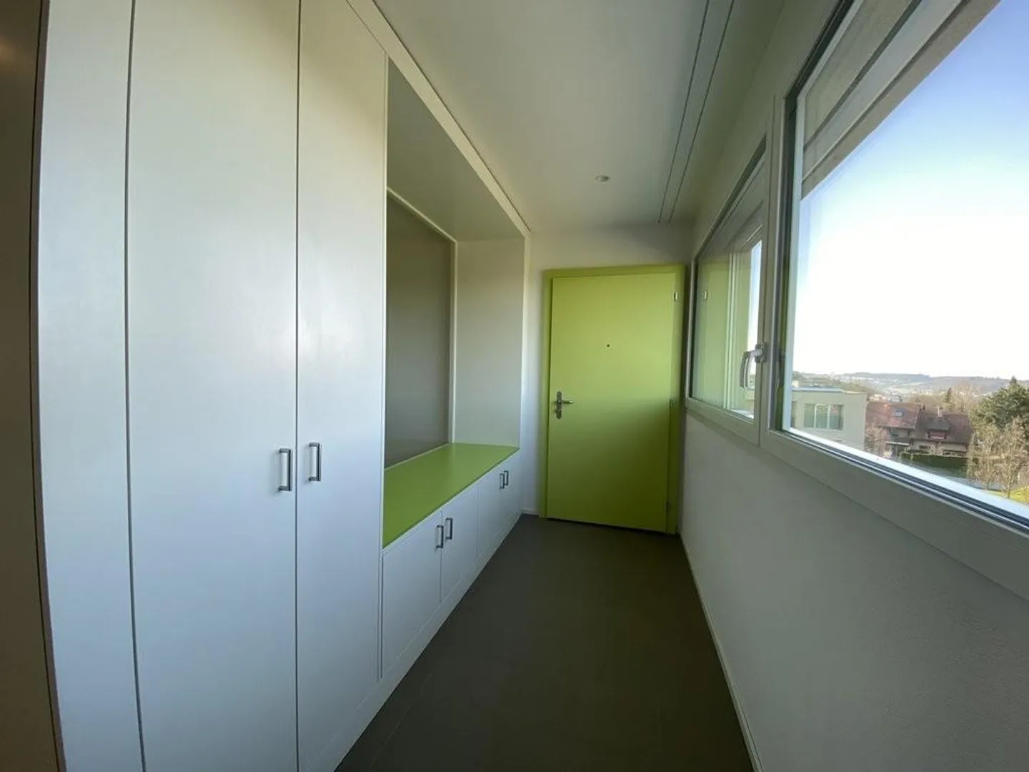 Spacious modern 4.5-room apartment on the 1st floor - Photo 2 of 9