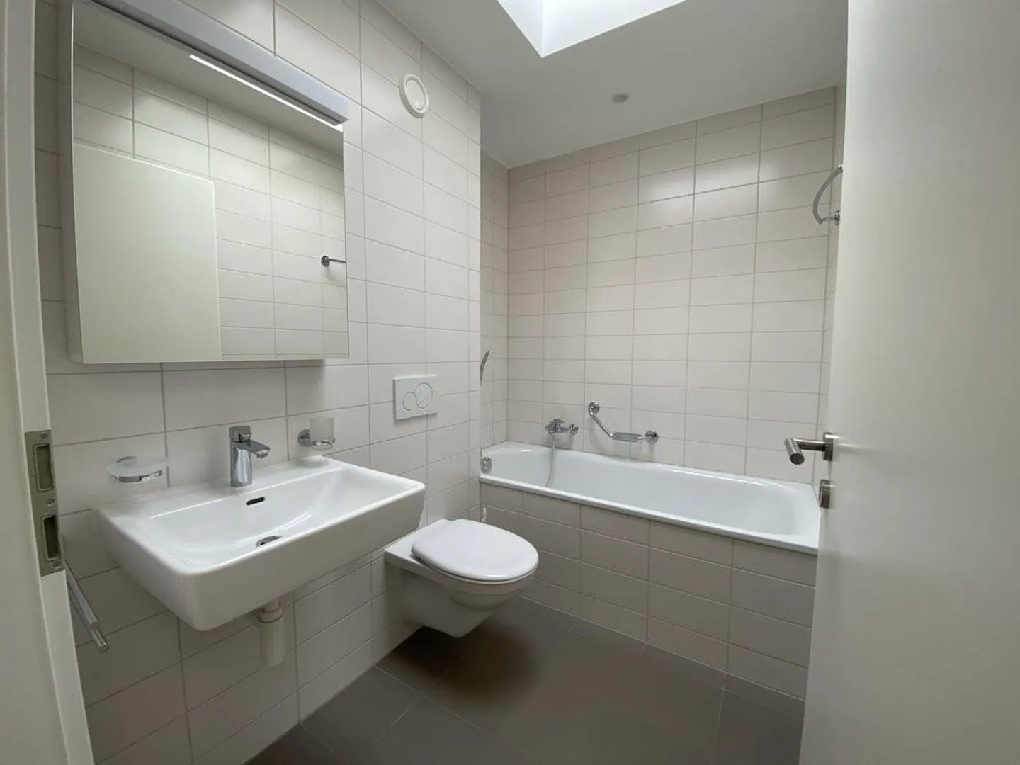 Spacious modern 4.5-room apartment on the 1st floor - Photo 7 of 9