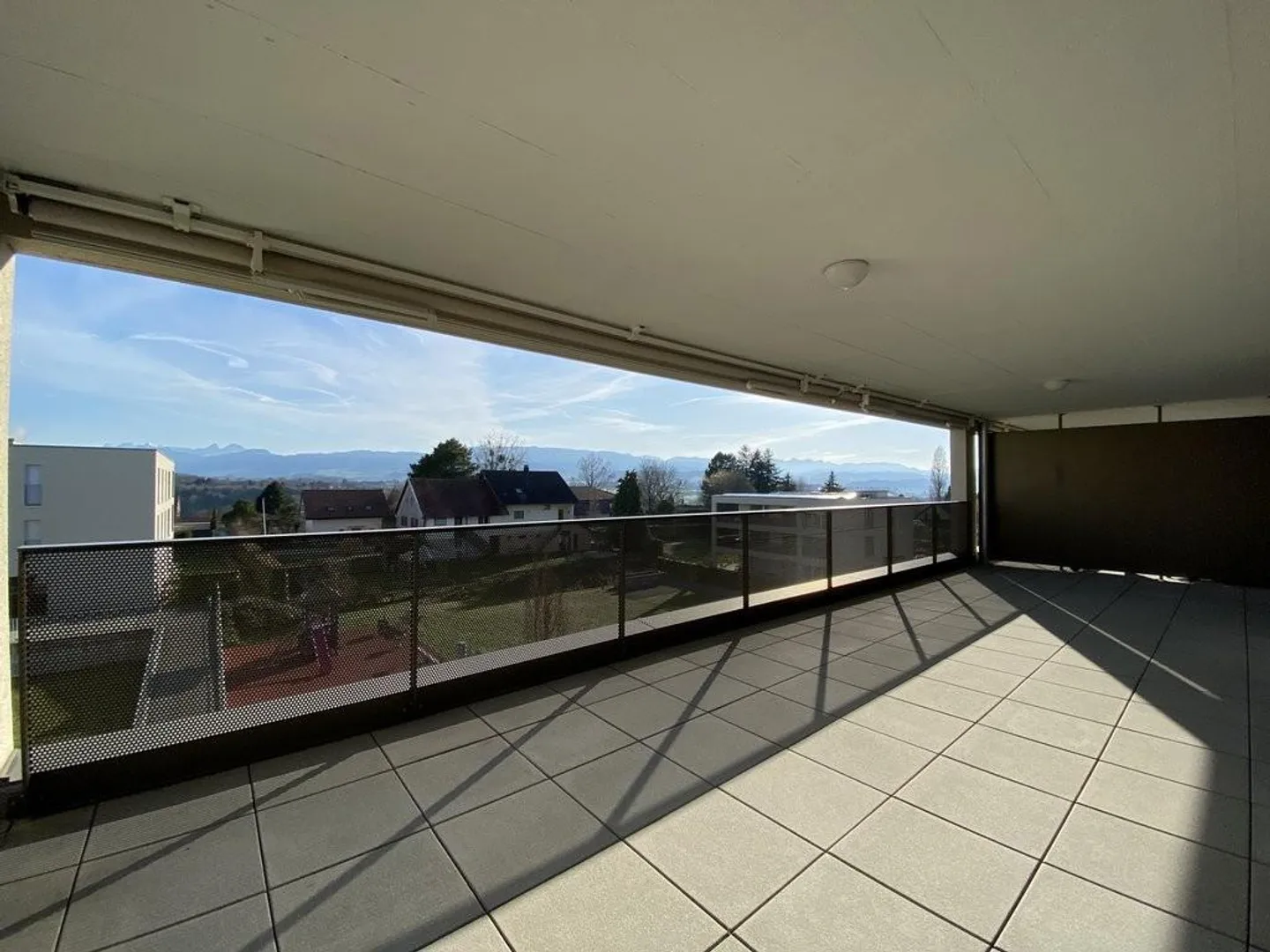 Spacious modern 4.5-room apartment on the 1st floor - Photo 9 of 9