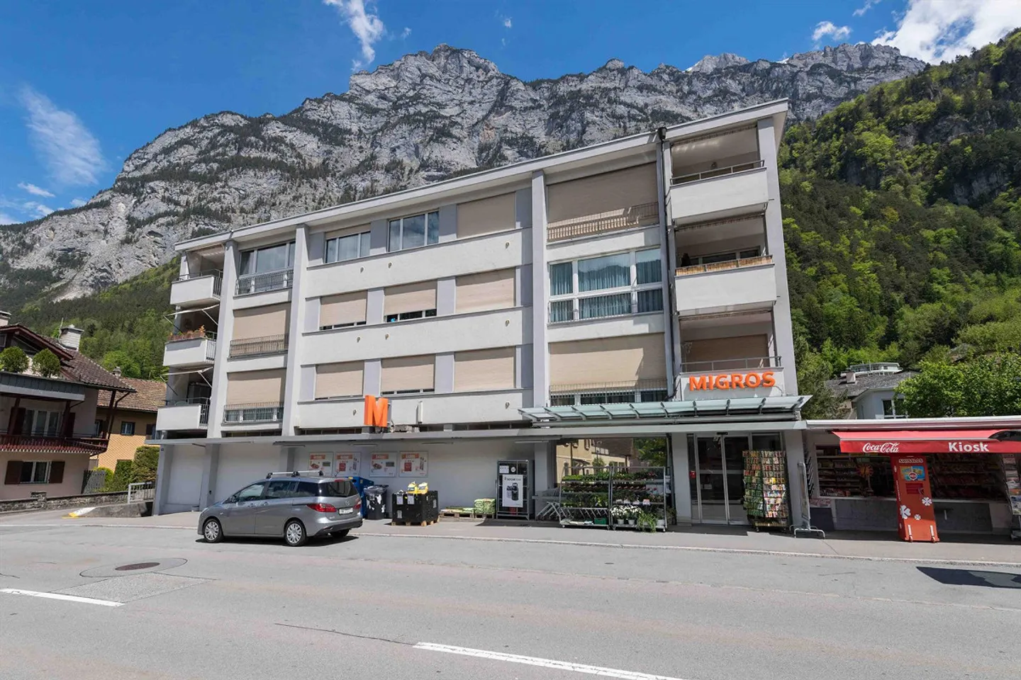 Bright spacious 4 1/2 room apartment in Erstfeld - Photo 1 of 5