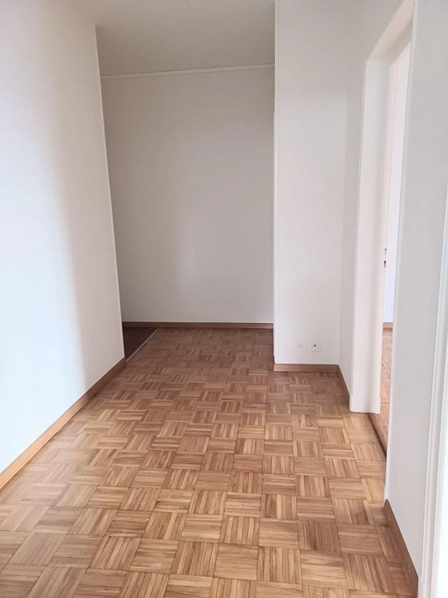 Bel appartamento di 2 stanze vicino al centro città - Foto 4 di 5