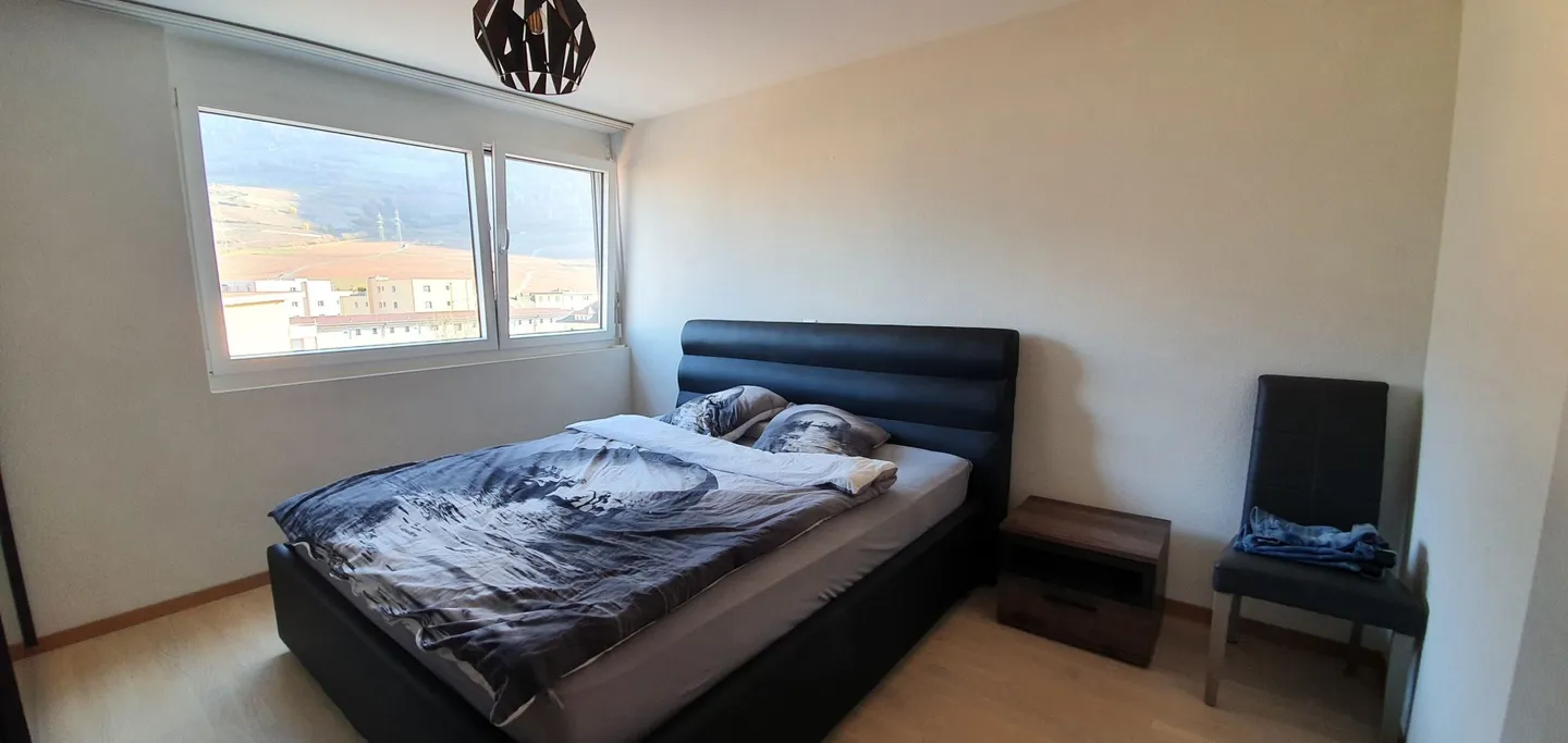 geräumige und helle 3,5 Zimmer im 2. Stock mit Loggia und Parkplätzen - Foto 5 von 10