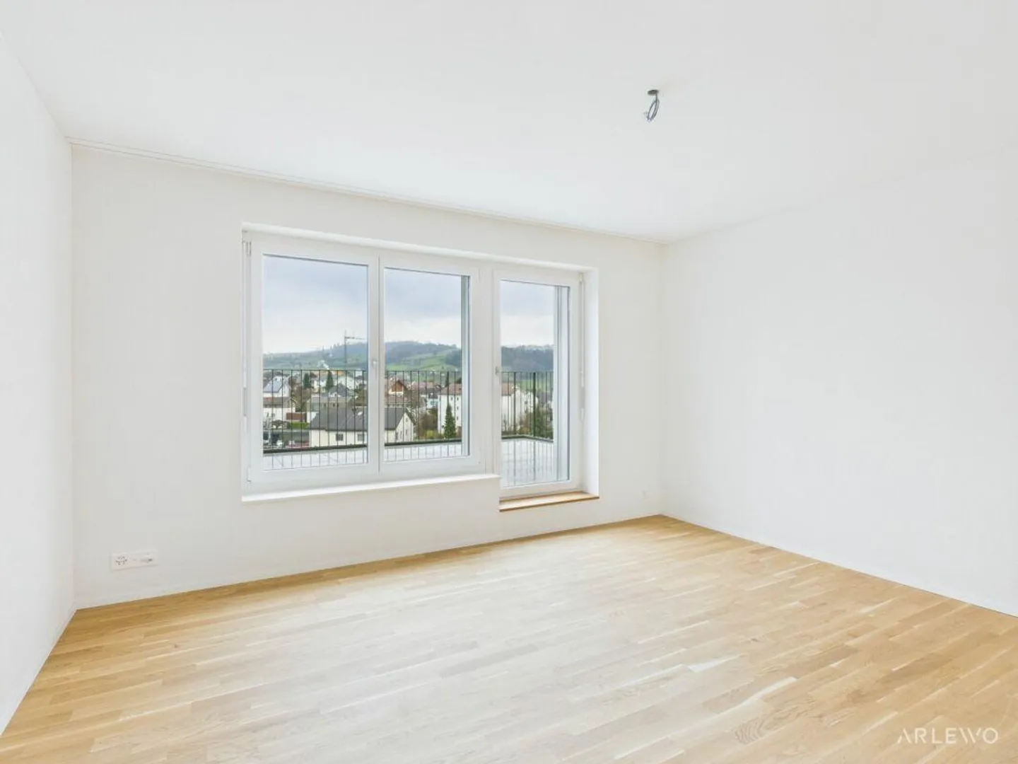 Modern Apartment with Terrace - Photo 2 of 11