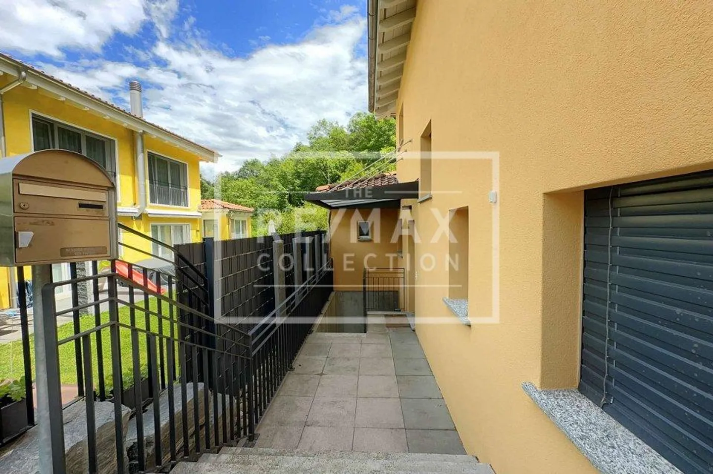 House with double living unit for rent - Photo 6 of 13