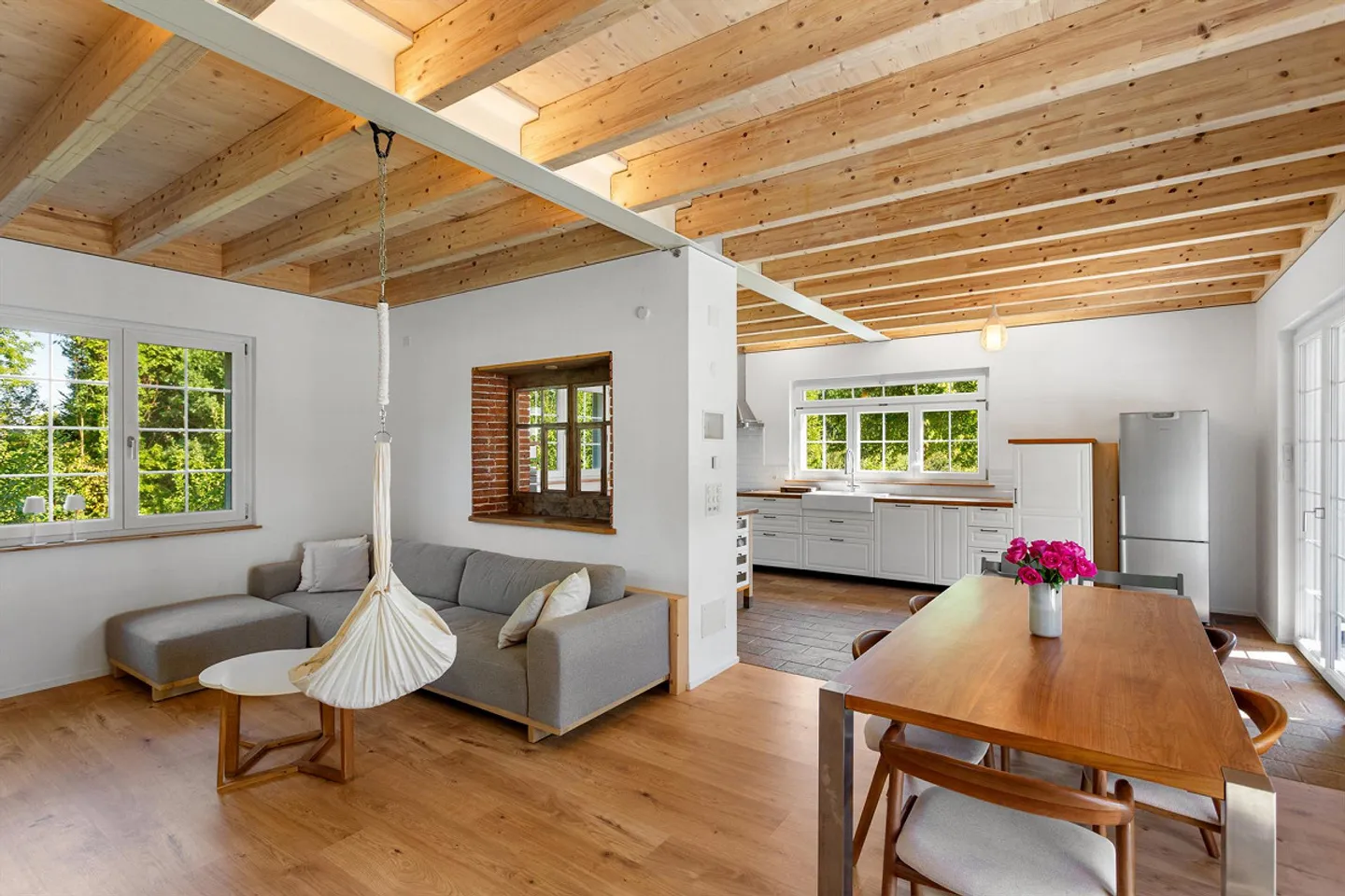 Energy-efficient living with country house character & spacious garden - Photo 2 of 10