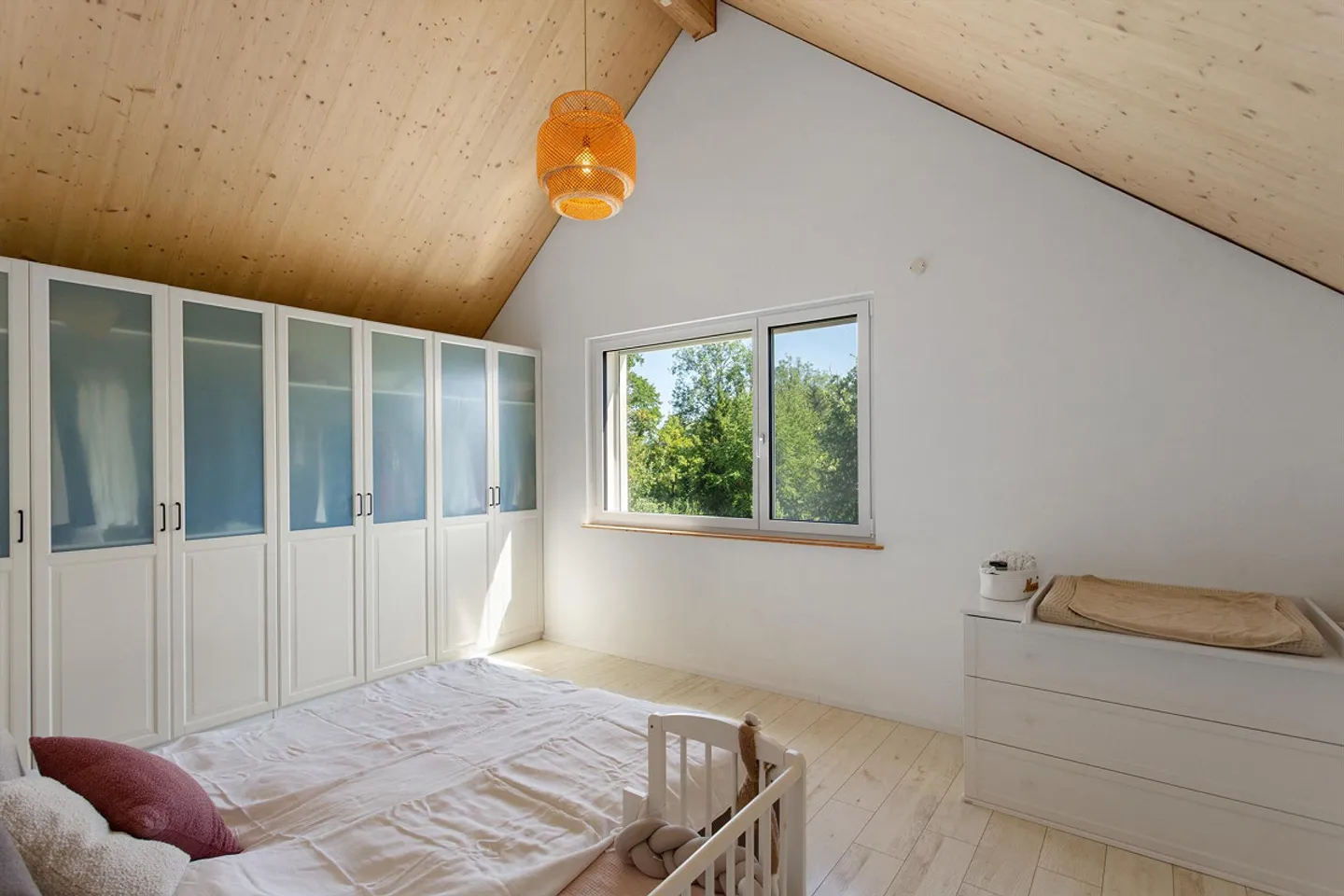 Energy-efficient living with country house character & spacious garden - Photo 4 of 10