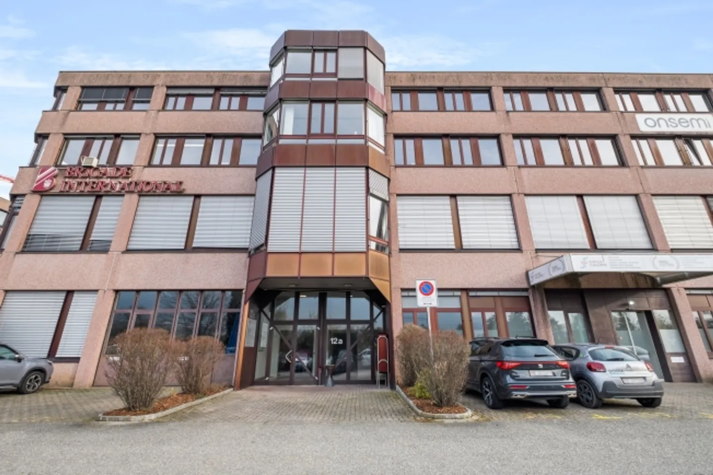 Office space for rent - Photo 1 of 10