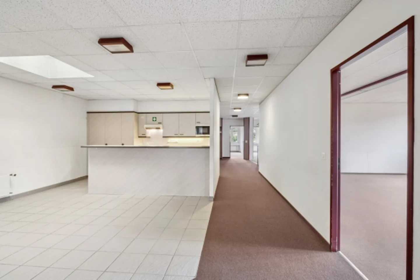 Office space for rent - Photo 2 of 10