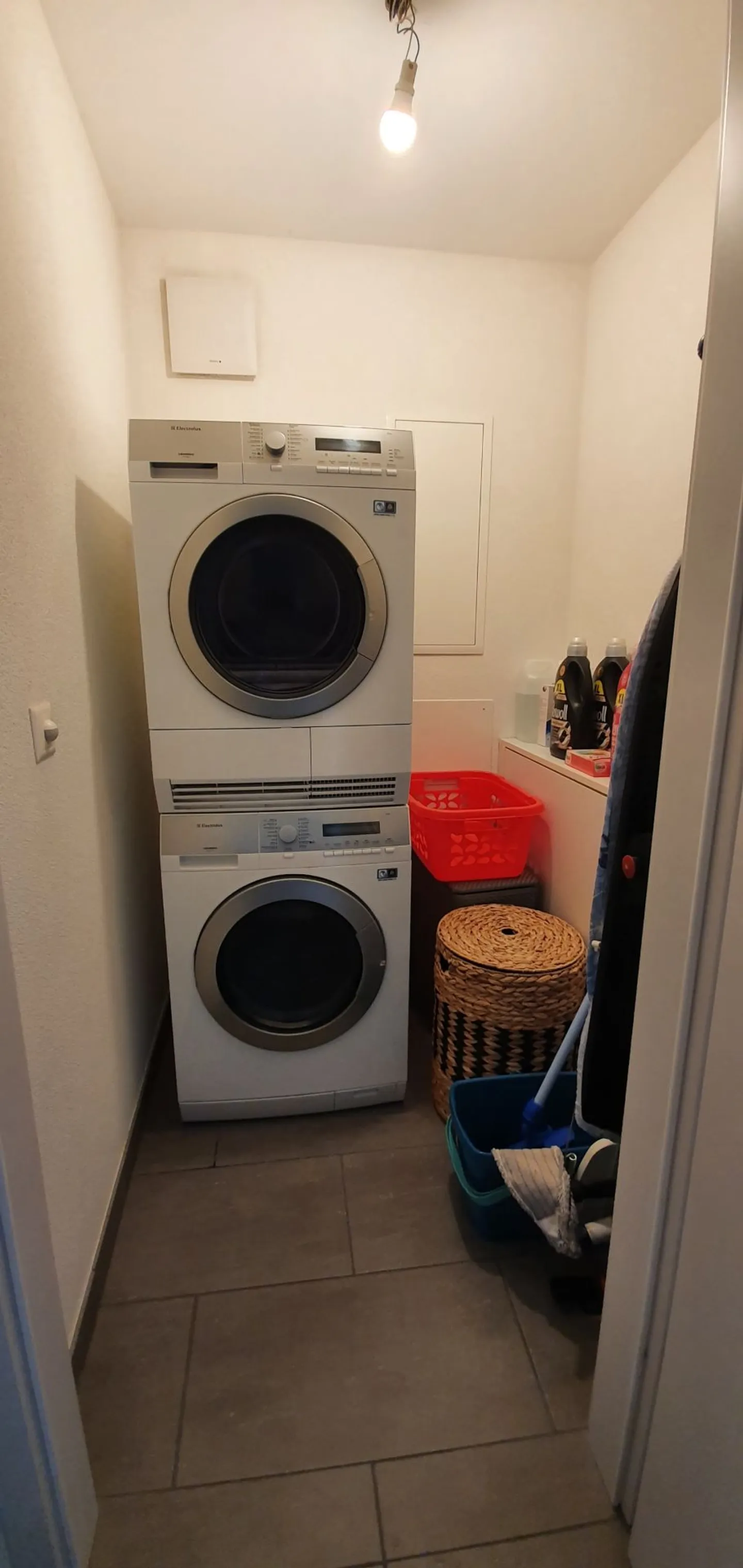 geräumige und helle 3,5 Zimmer im 2. Stock mit Loggia und Parkplätzen - Foto 10 von 10