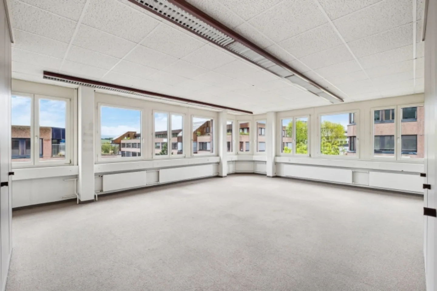 Office space for rent - Photo 3 of 10