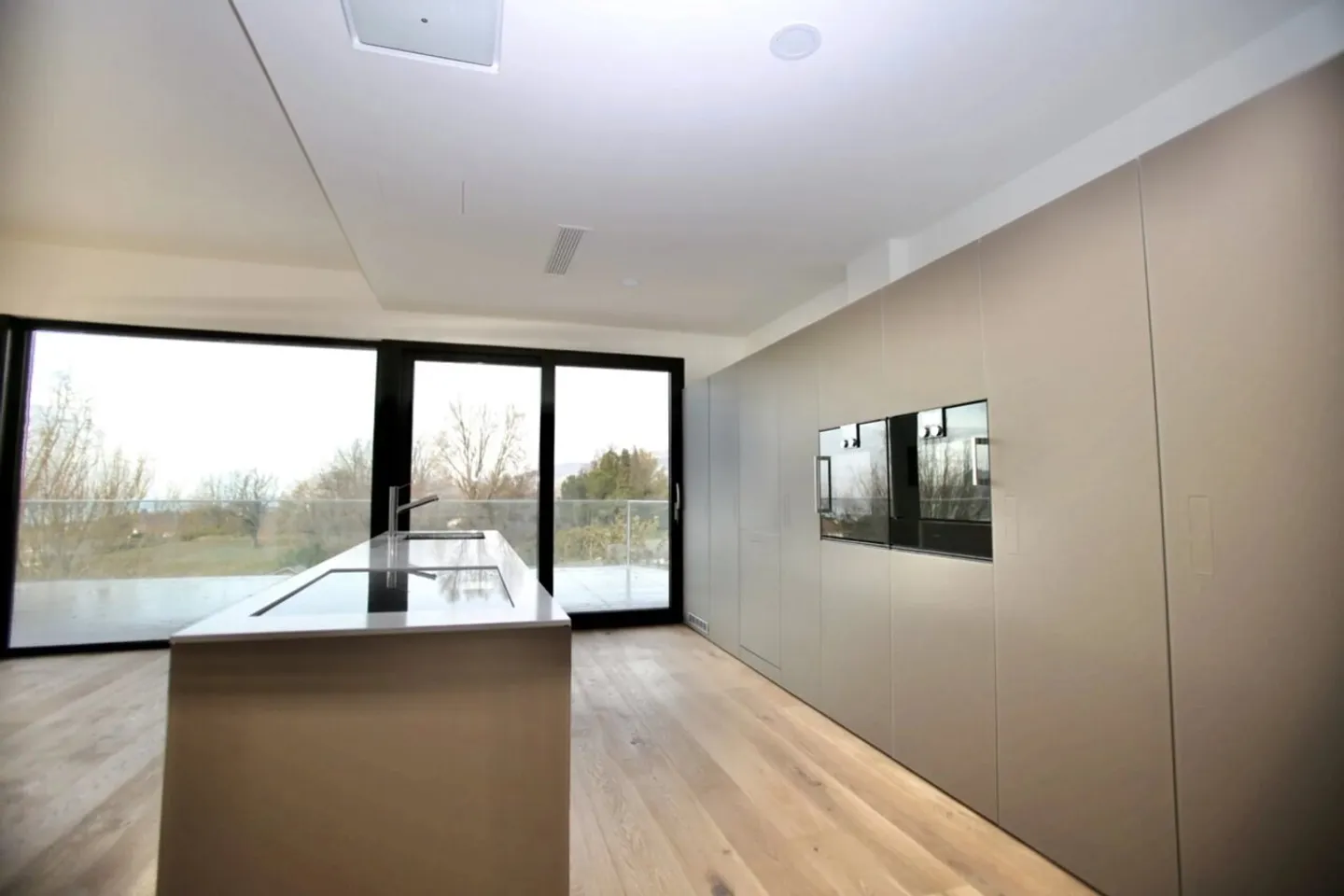 Exceptional modern villa with panoramic view. - Photo 7 of 13