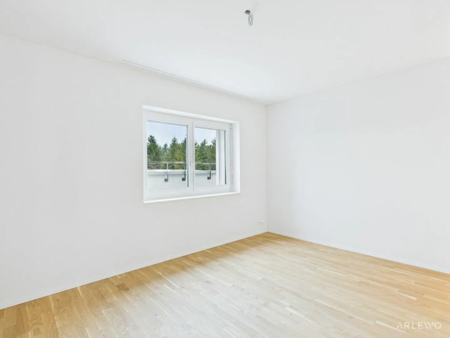 Modern Apartment with Terrace - Photo 4 of 11