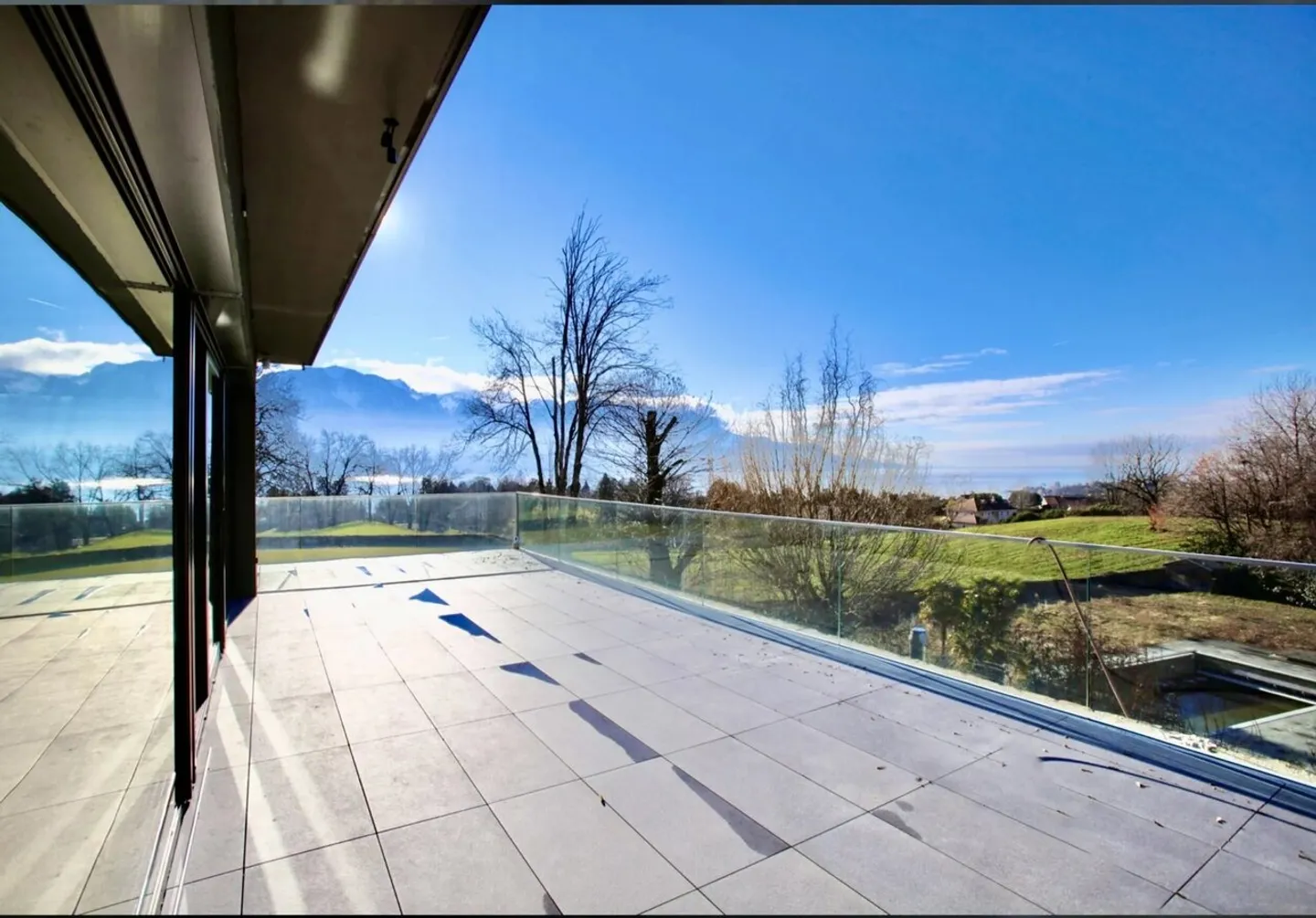 Exceptional modern villa with panoramic view. - Photo 8 of 13