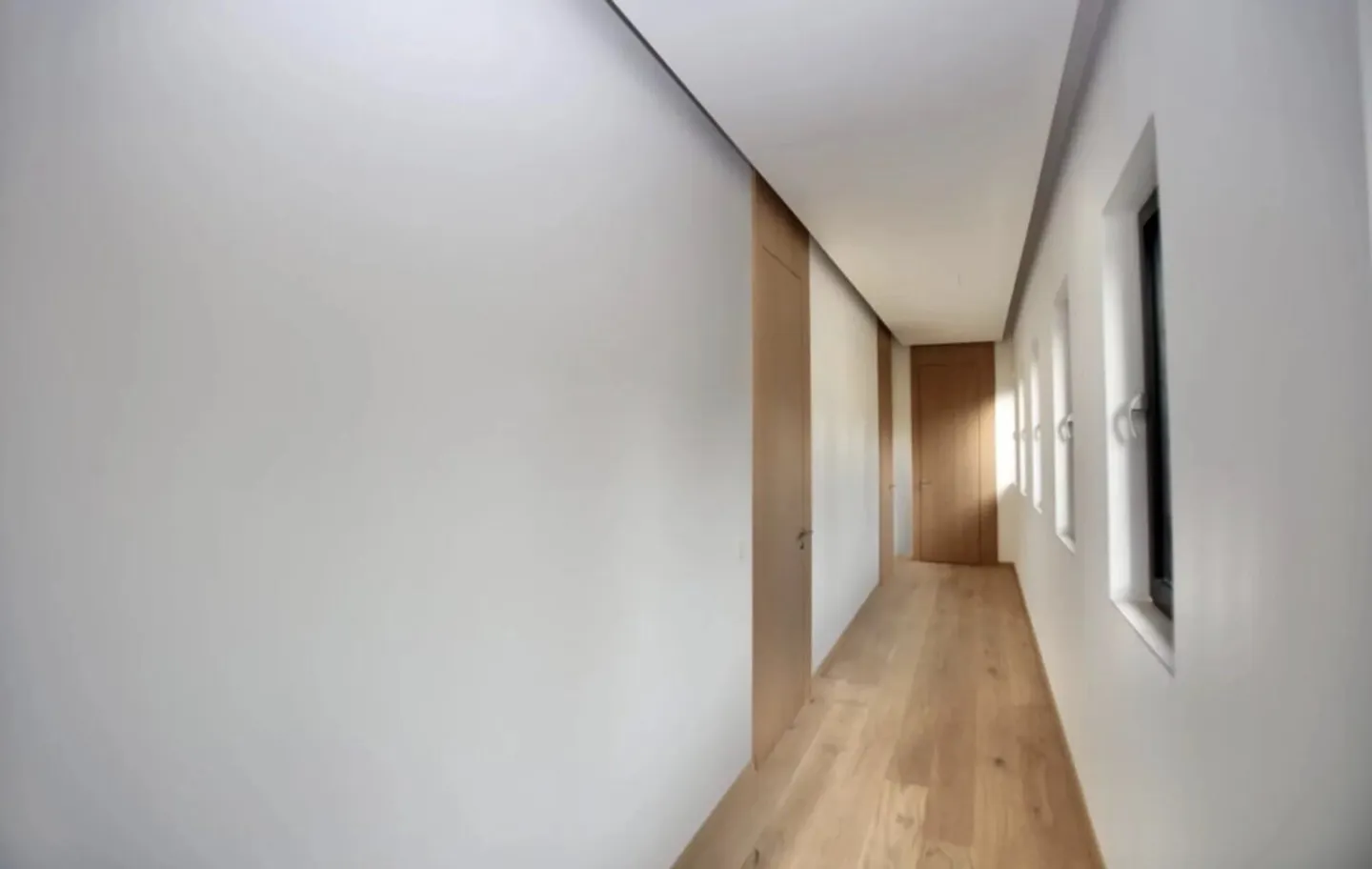 Exceptional modern villa with panoramic view. - Photo 10 of 13