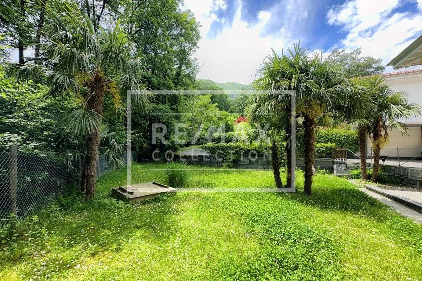 House with double living unit for rent - Photo 9 of 13