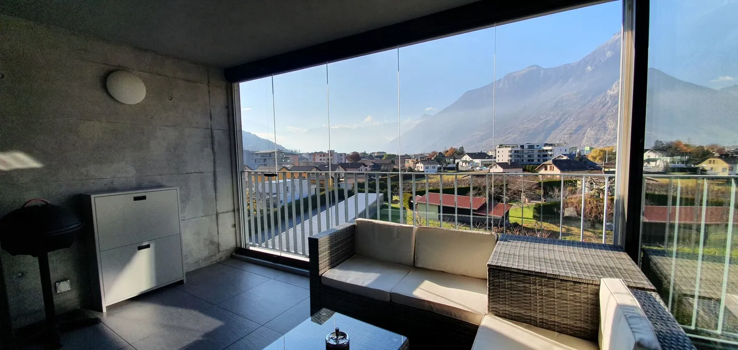 geräumige und helle 3,5 Zimmer im 2. Stock mit Loggia und Parkplätzen - Foto 7 von 10