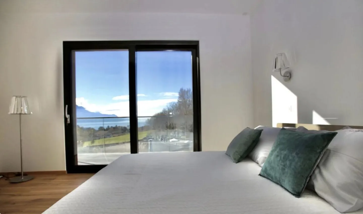 Exceptional modern villa with panoramic view. - Photo 11 of 13