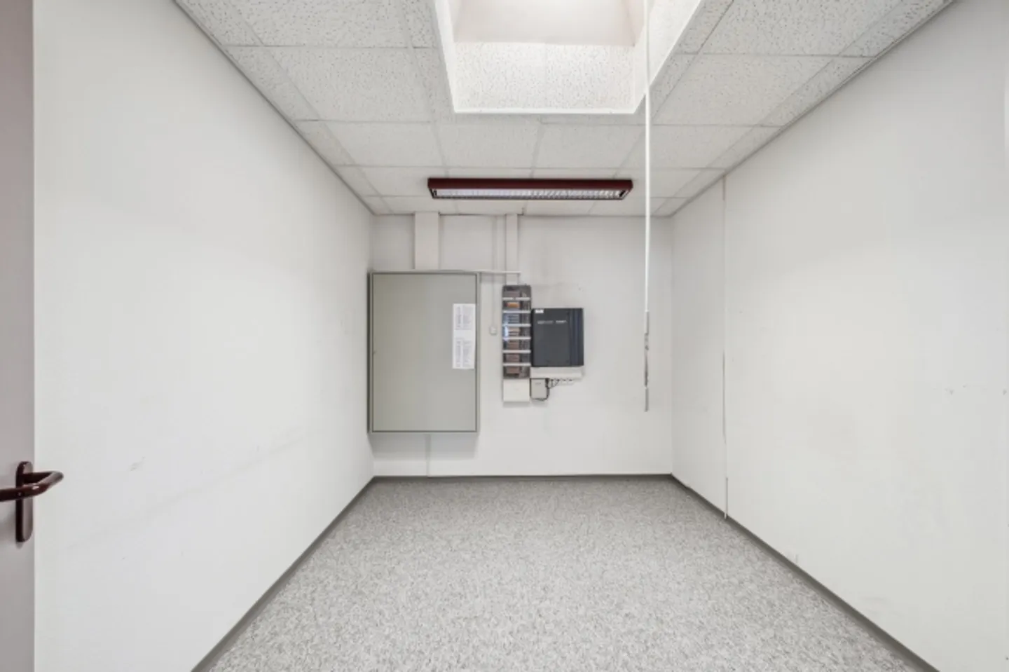 Office space for rent - Photo 8 of 10