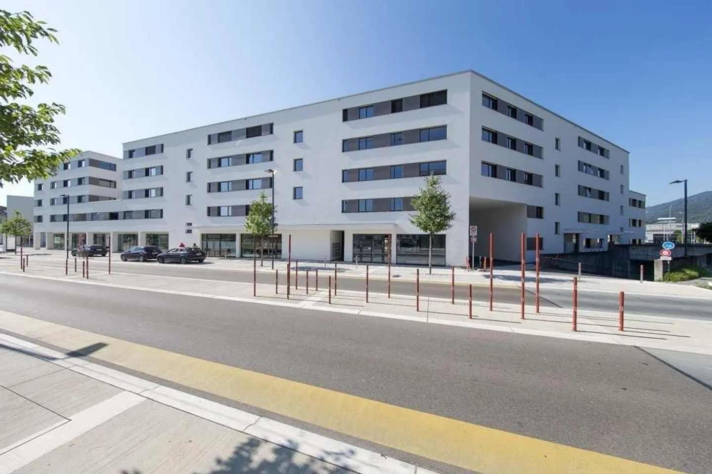 Spazio commerciale/uffici utilizzabili in modo flessibile in una posizione ben frequentata - Foto 2 di 10