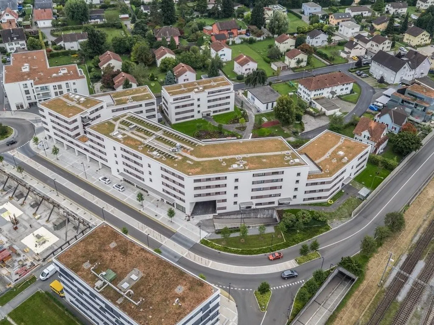 Spazio commerciale/uffici utilizzabili in modo flessibile in una posizione ben frequentata - Foto 1 di 10