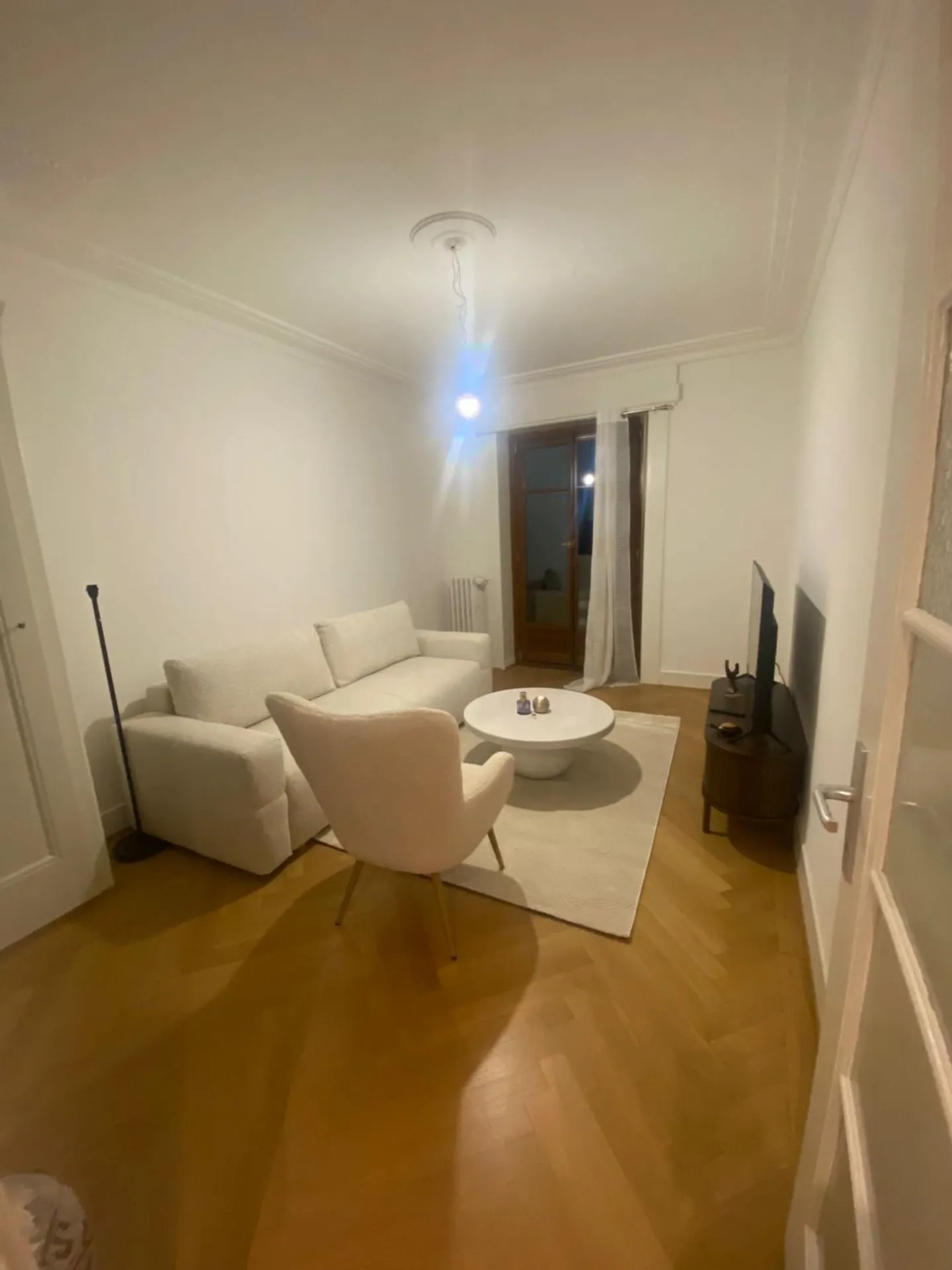 Magnificent 3-room apartment with balcony located in Plainpalais - Photo 1 of 6