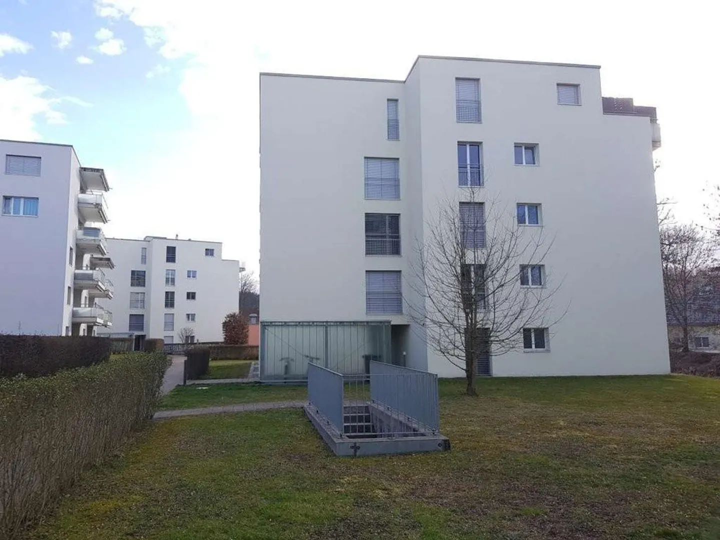 Family-friendly development seeks new tenants near the swimming pool - Photo 2 of 9