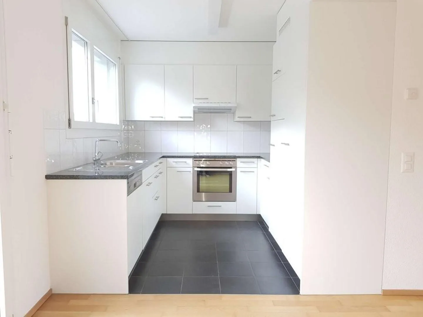 Family-friendly development seeks new tenants near the swimming pool - Photo 3 of 9