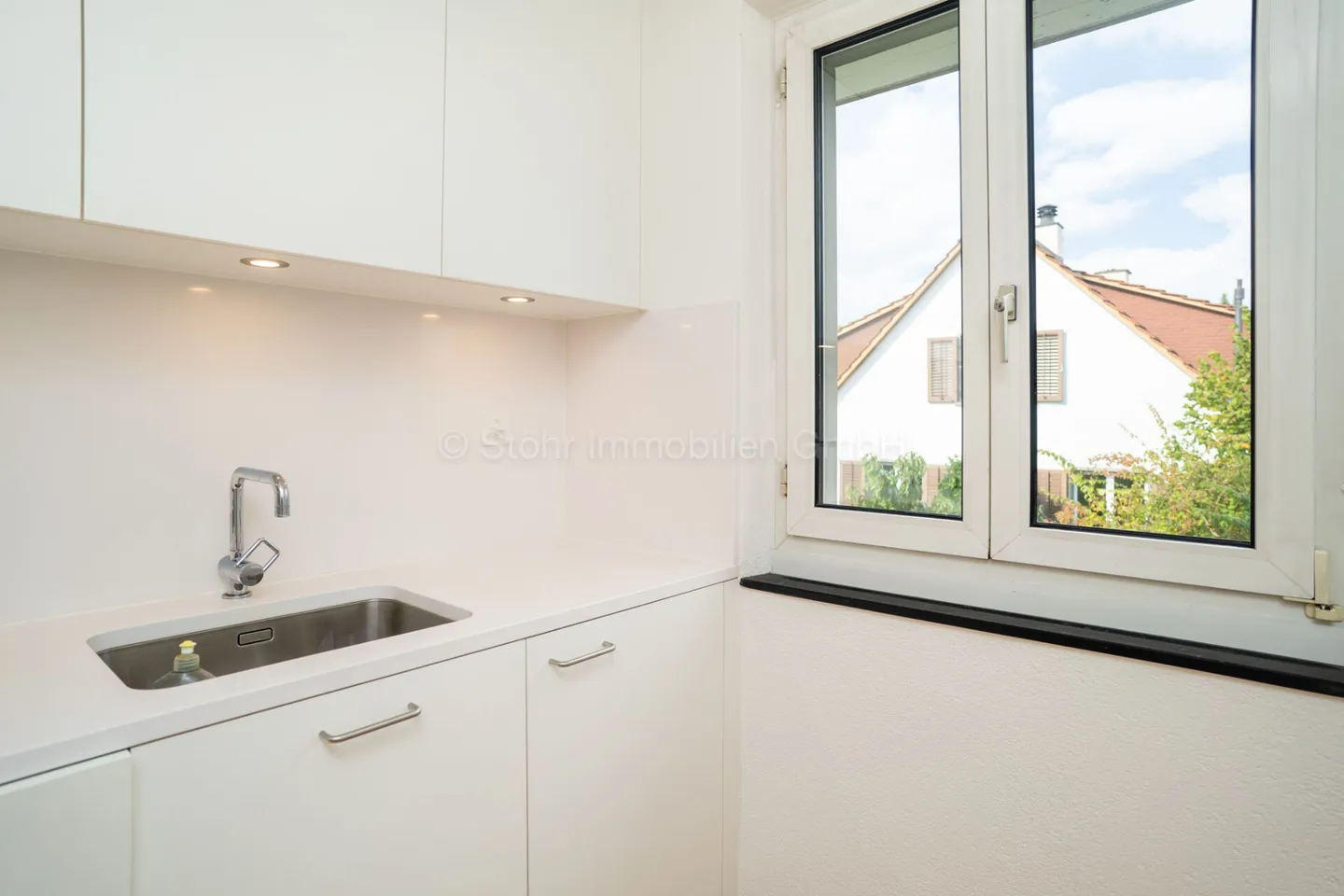 Charming multi-family house with three residential units - Photo 8 of 20
