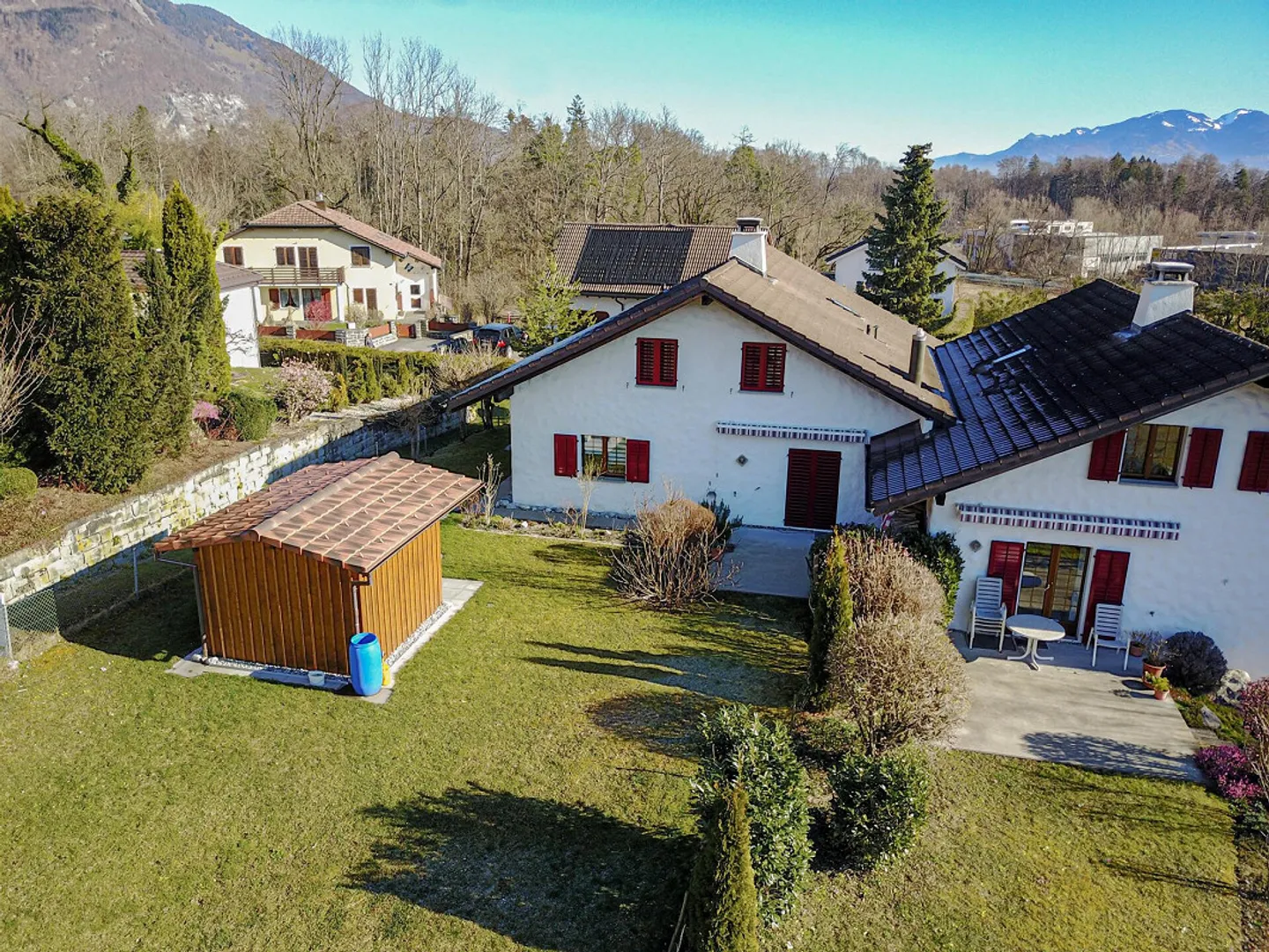 Maison jumelée de 5,5 pièces adaptée aux familles à louer - Photo 2 sur 10