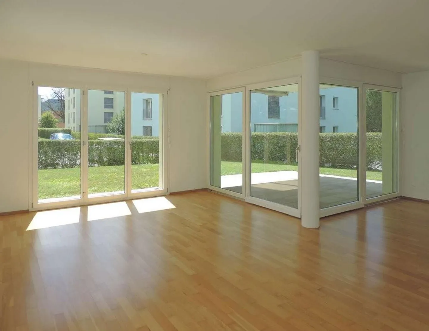 Family-friendly development seeks new tenants near the swimming pool - Photo 4 of 9