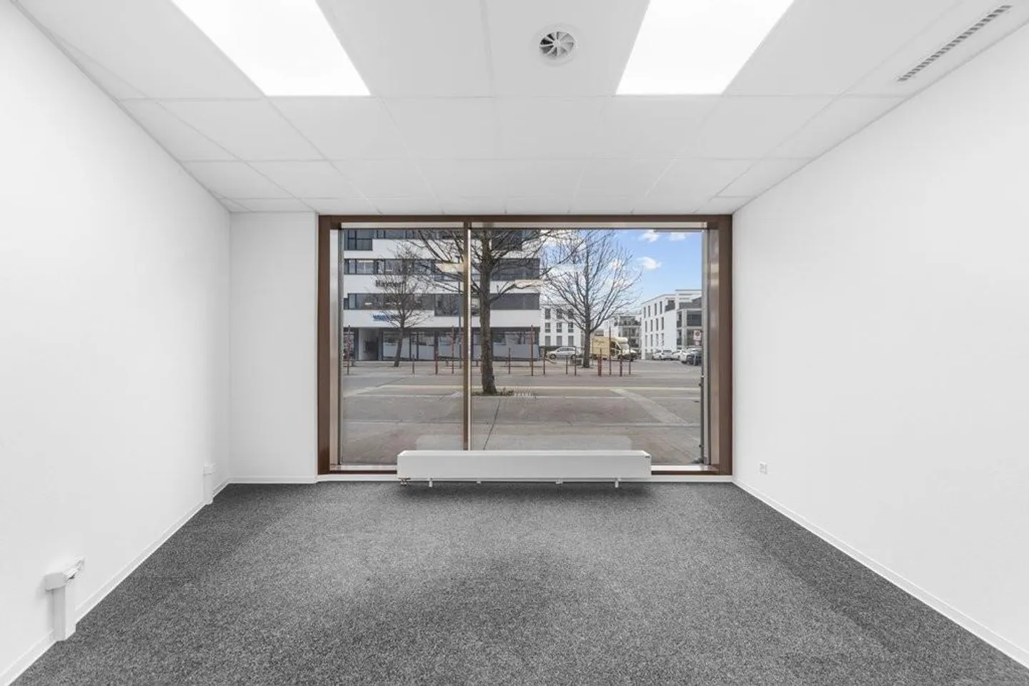 Spazio commerciale/uffici utilizzabili in modo flessibile in una posizione ben frequentata - Foto 6 di 10