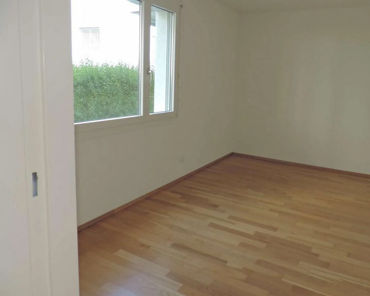 Family-friendly development seeks new tenants near the swimming pool - Photo 7 of 9