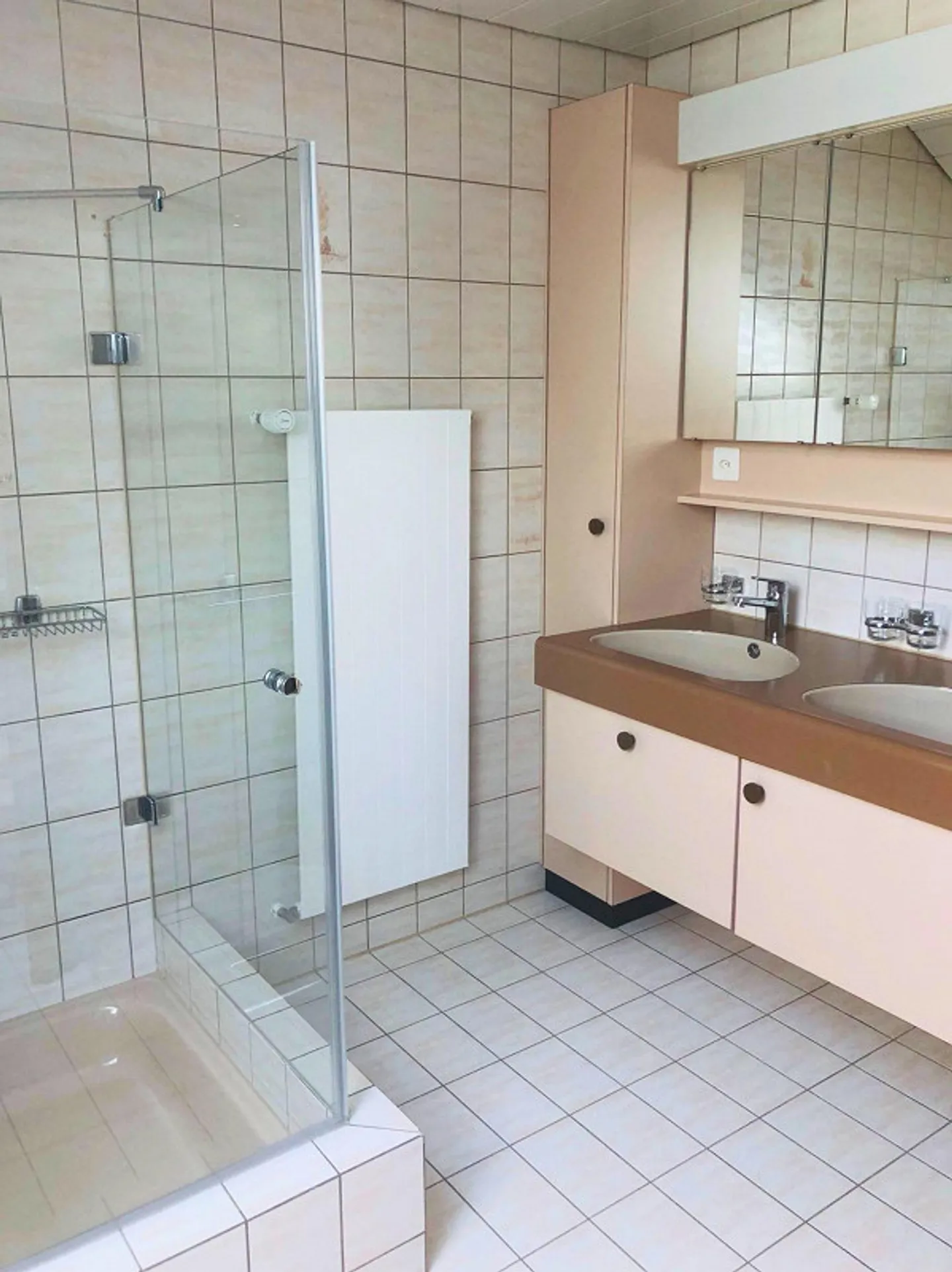 Maison jumelée de 5,5 pièces adaptée aux familles à louer - Photo 6 sur 10