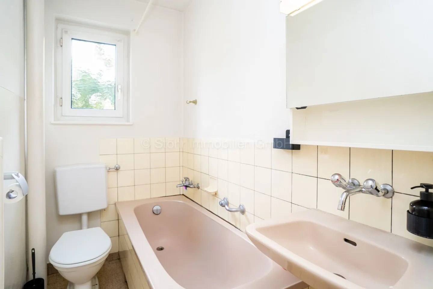 Charming multi-family house with three residential units - Photo 19 of 20