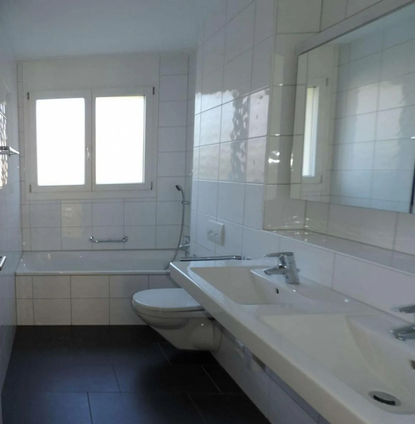 Family-friendly development seeks new tenants near the swimming pool - Photo 9 of 9