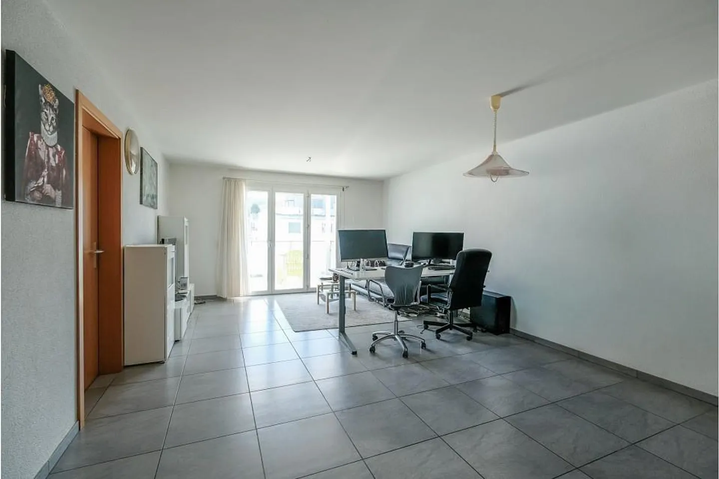 Centrally located 2.5 room apartment in a sunny location with a view! - Photo 5 of 13