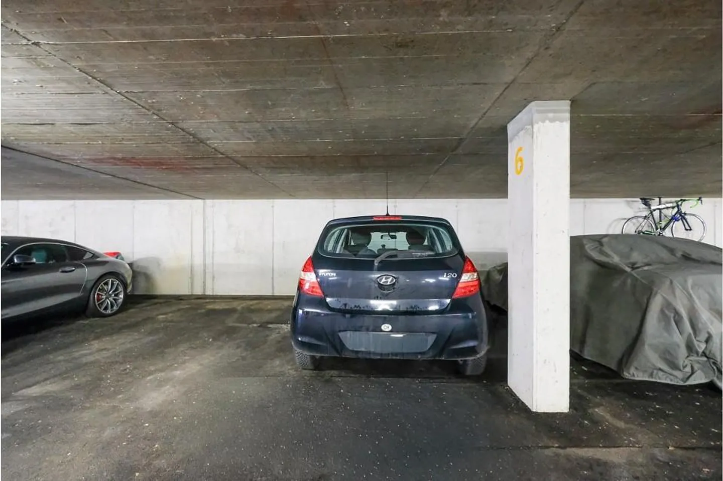 Centrally located 2.5 room apartment in a sunny location with a view! - Photo 13 of 13