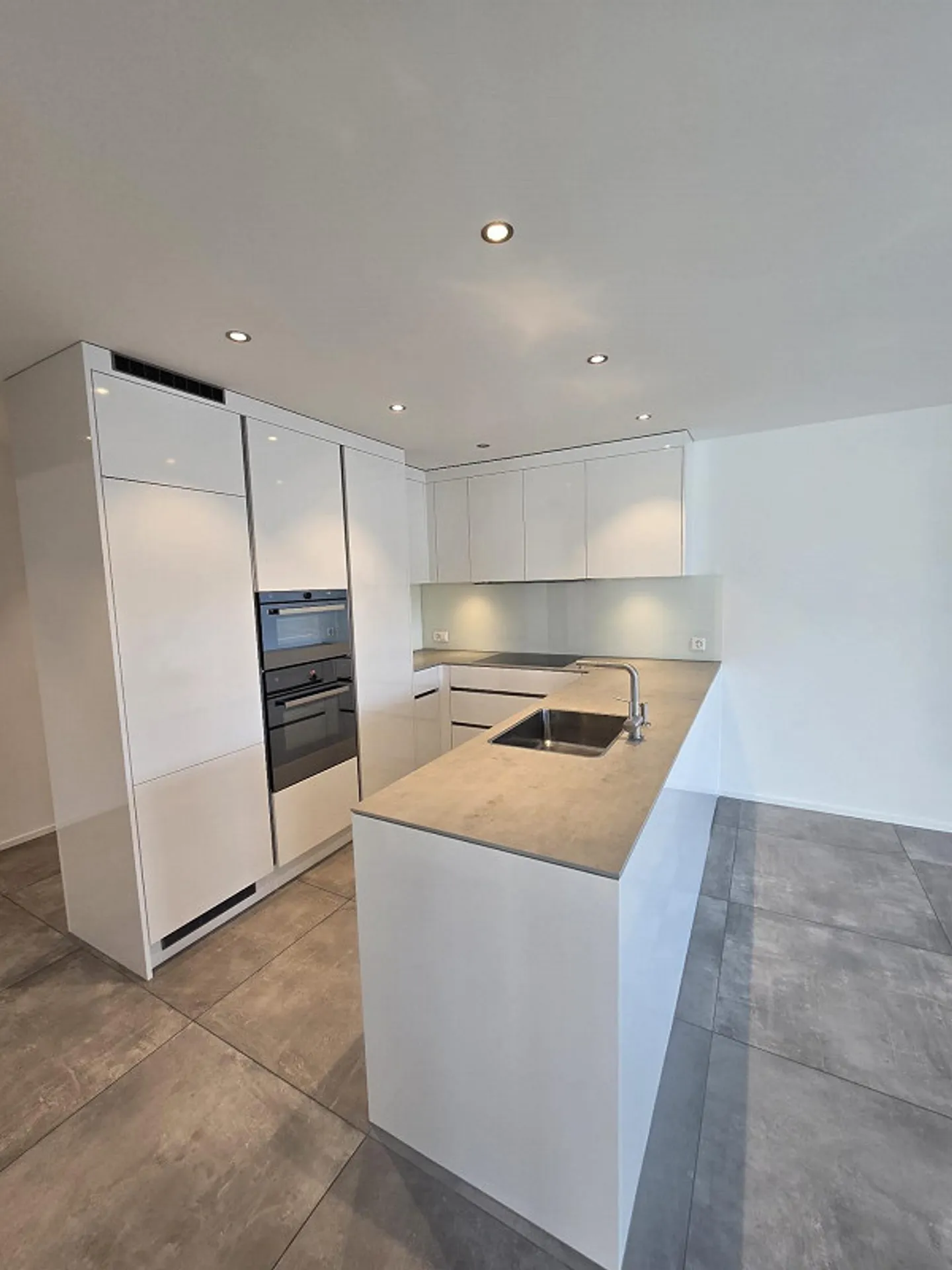 Appartamento di 4,5 stanze in standard di proprietà - Foto 1 di 22