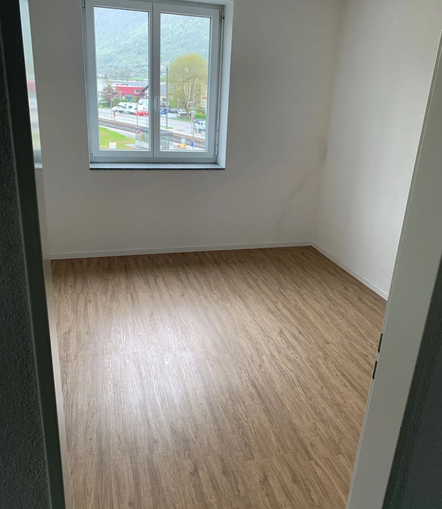 grande appartement lumineux de 3,5 pièces - Photo 4 sur 15