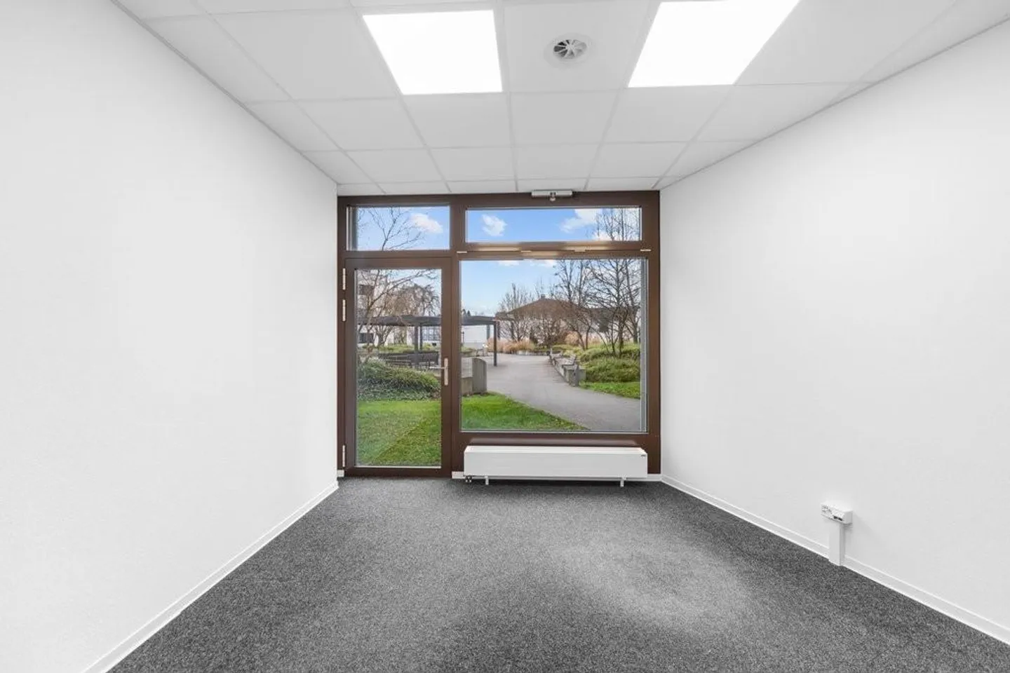 Spazio commerciale/uffici utilizzabili in modo flessibile in una posizione ben frequentata - Foto 7 di 10