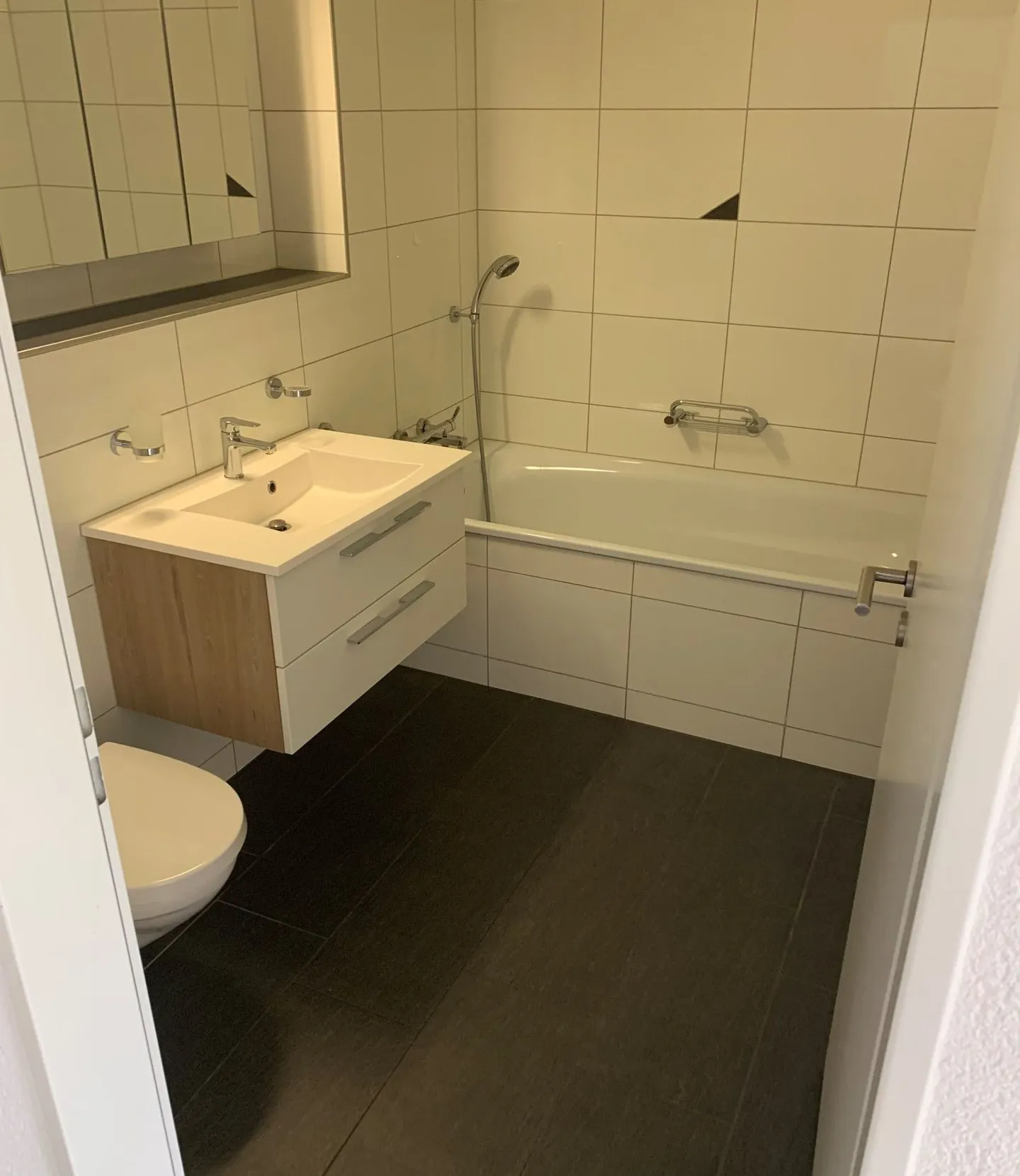 grande appartement lumineux de 3,5 pièces - Photo 11 sur 15