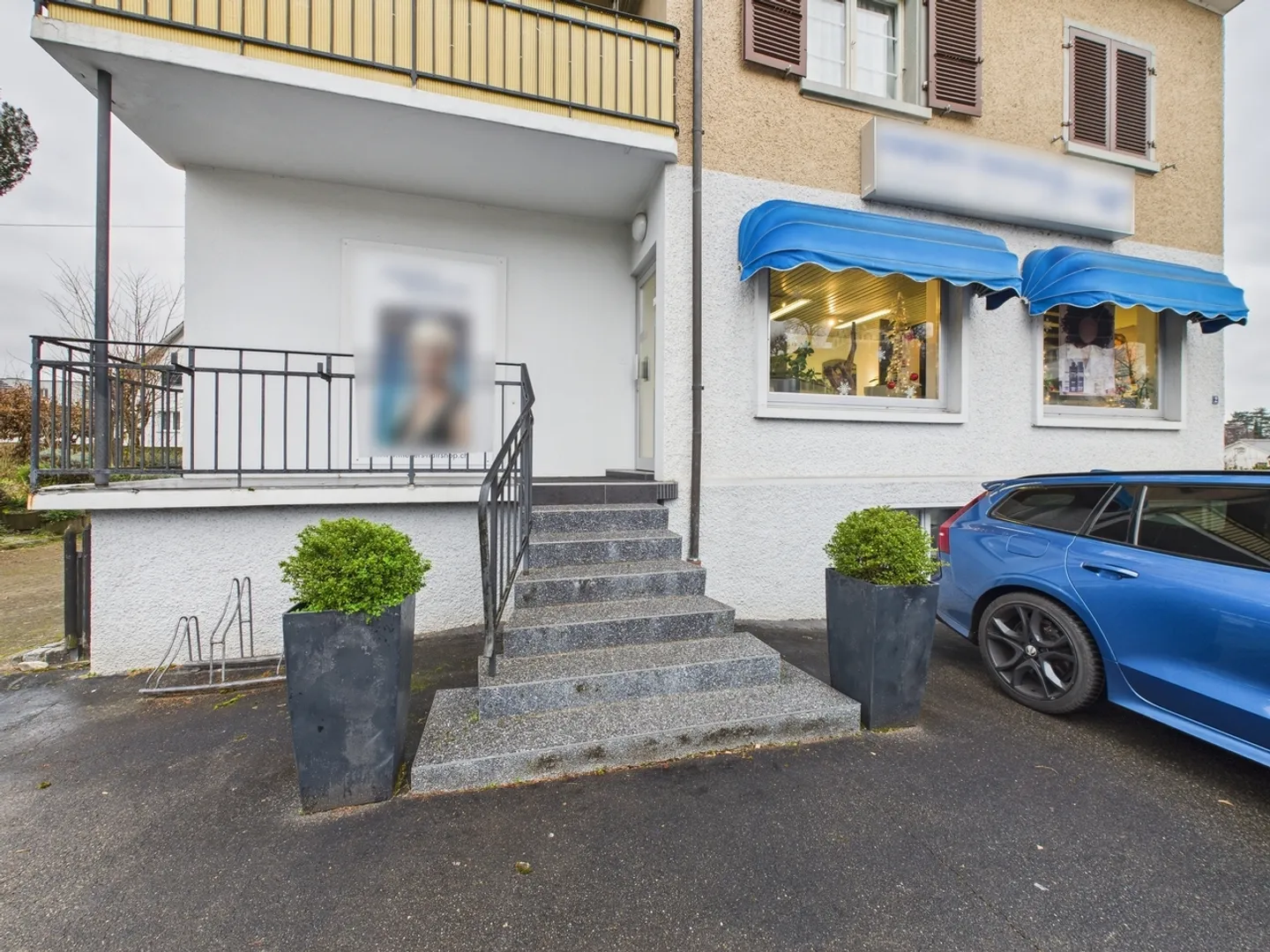 Attractive retail space in Uster - ideal for hairdressing or beauty concept with plenty of design options and 5 parking spaces - Photo 7 of 10