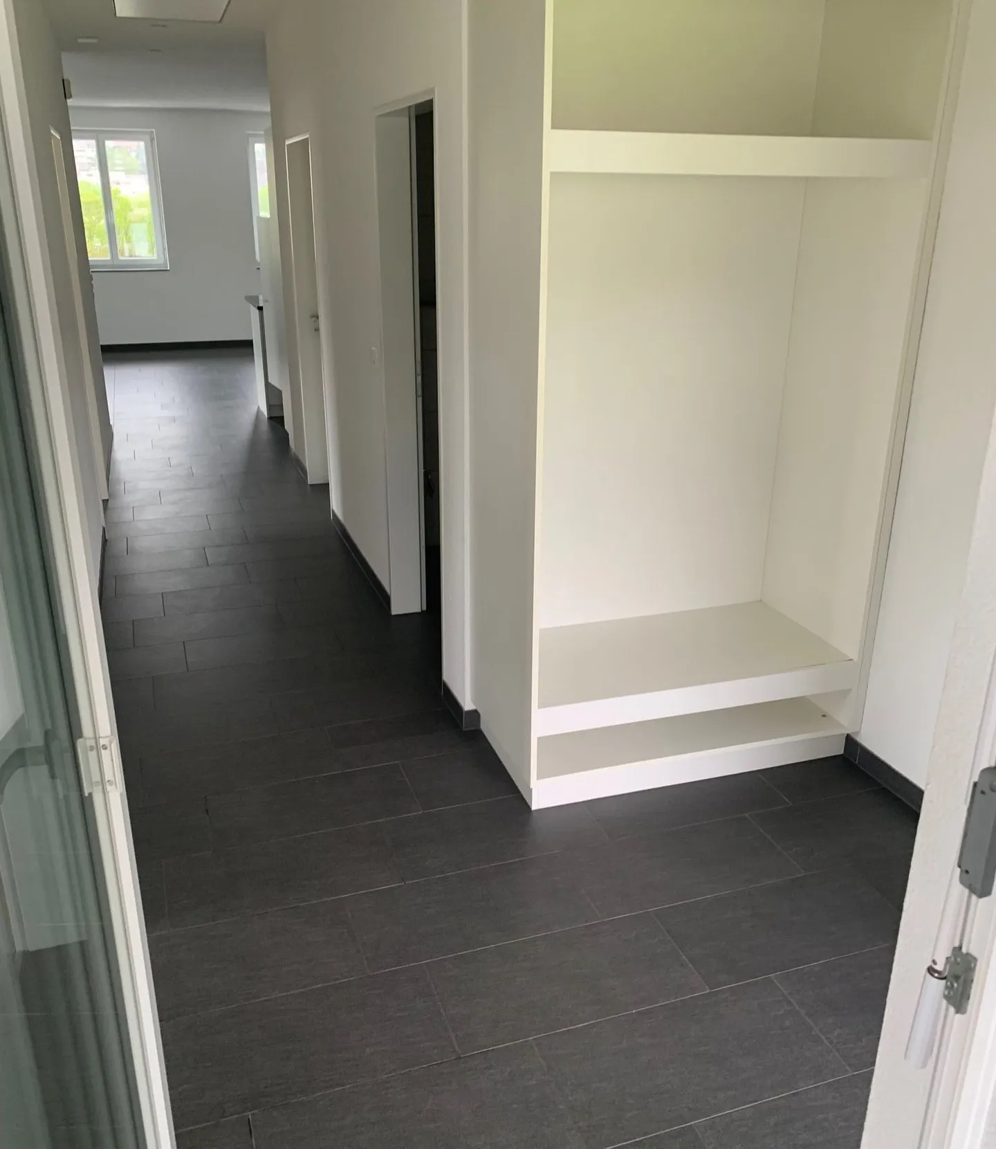 grande appartement lumineux de 3,5 pièces - Photo 3 sur 15