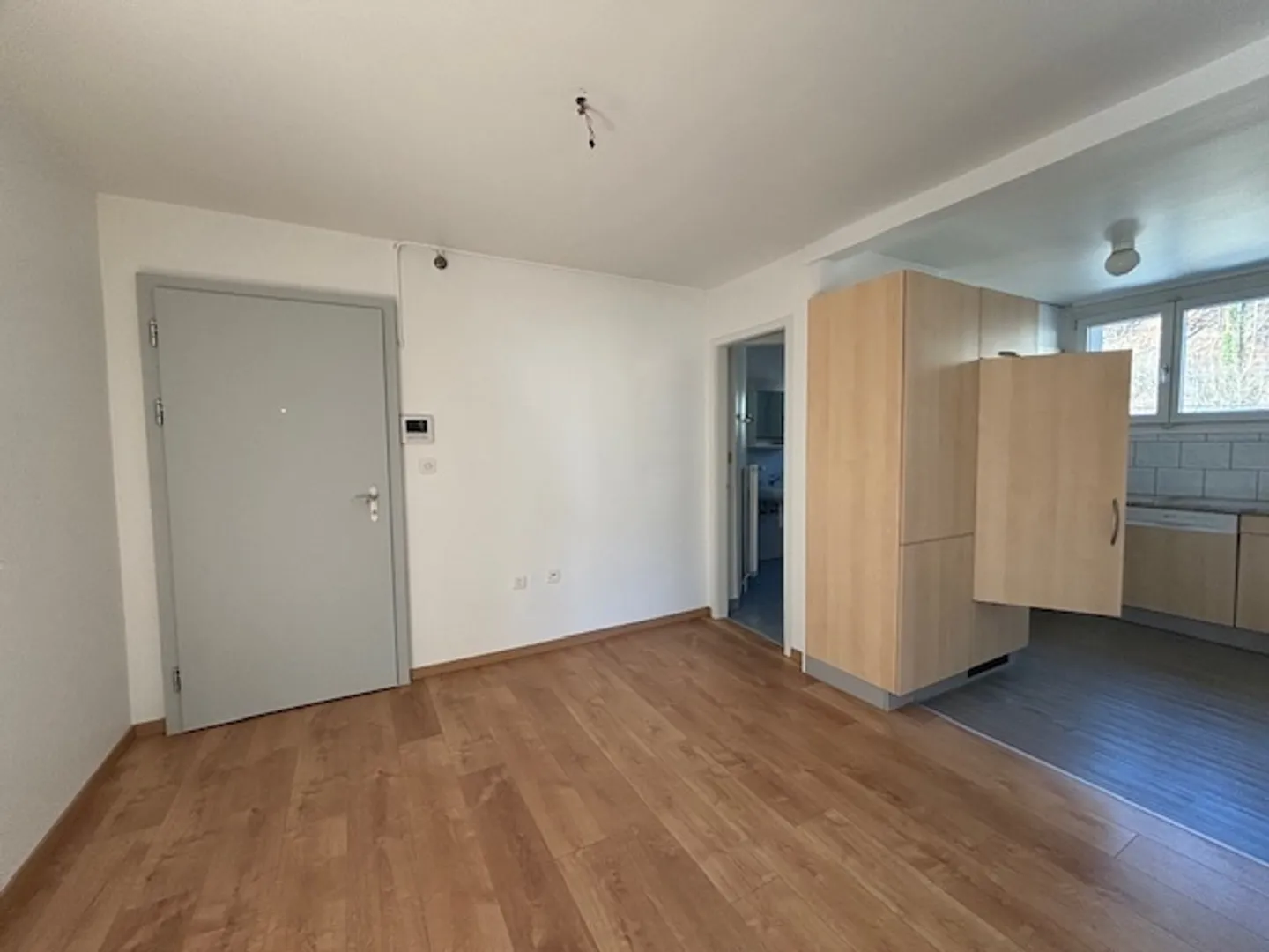 3.5 Room Apartment on the 2nd Floor Near Train Station - Photo 1 of 9