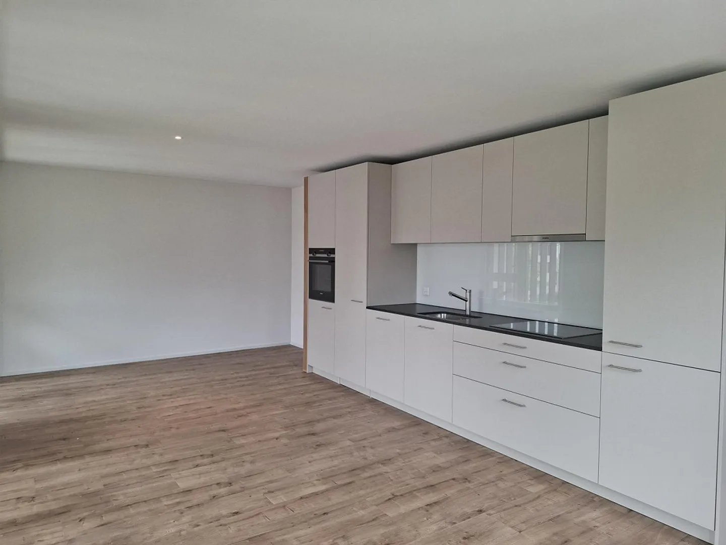 Modern 2.5 Room Apartment - First Occupancy After Complete Renovation - Photo 1 of 10