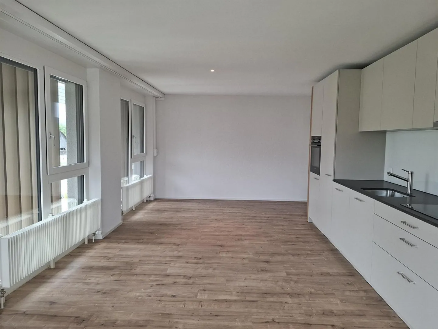 Modern 2.5 Room Apartment - First Occupancy After Complete Renovation - Photo 2 of 10