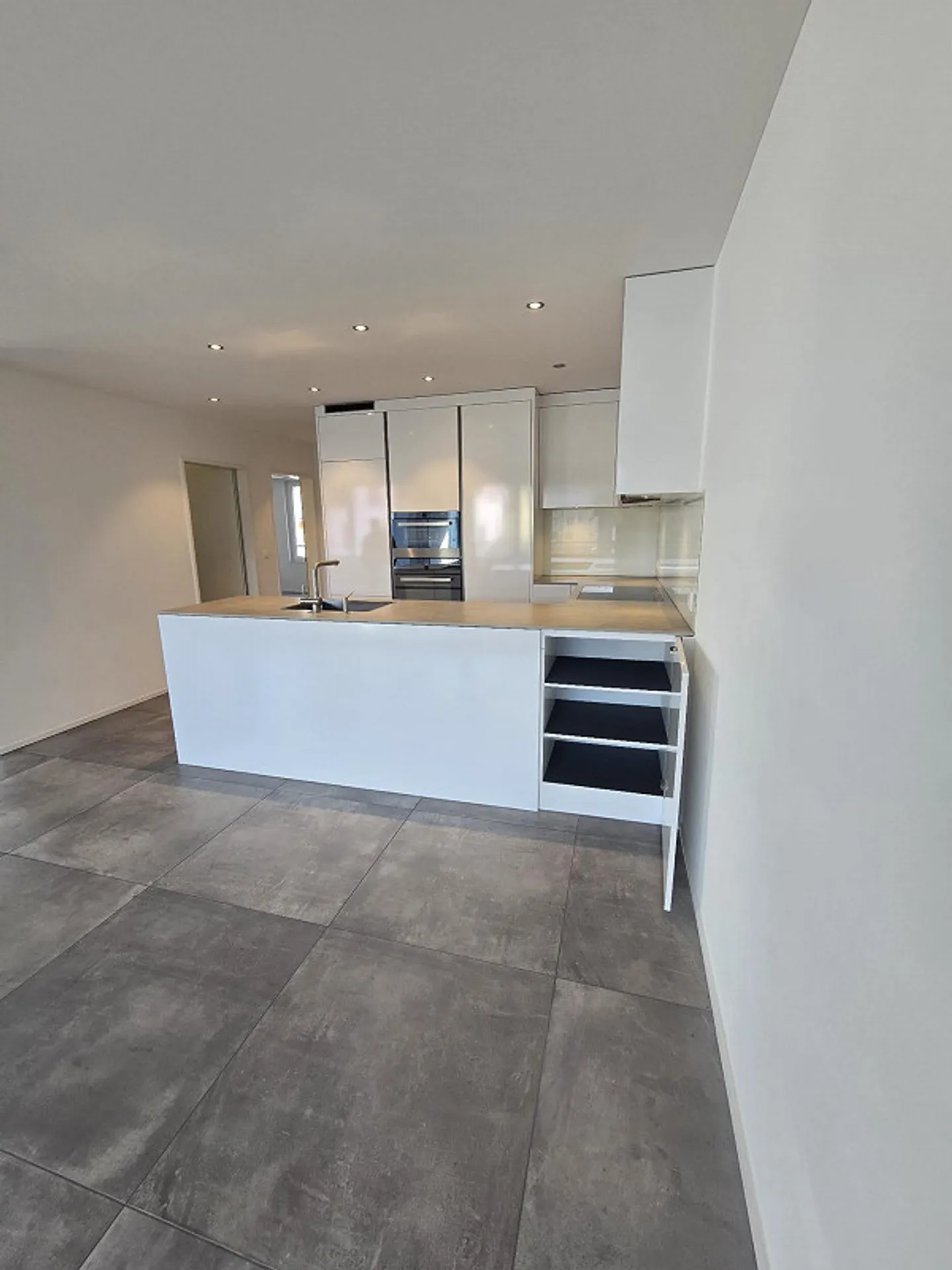 Appartamento di 4,5 stanze in standard di proprietà - Foto 2 di 22