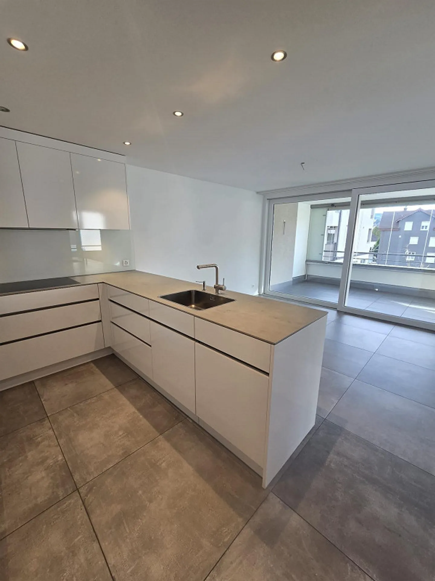 Appartamento di 4,5 stanze in standard di proprietà - Foto 3 di 22