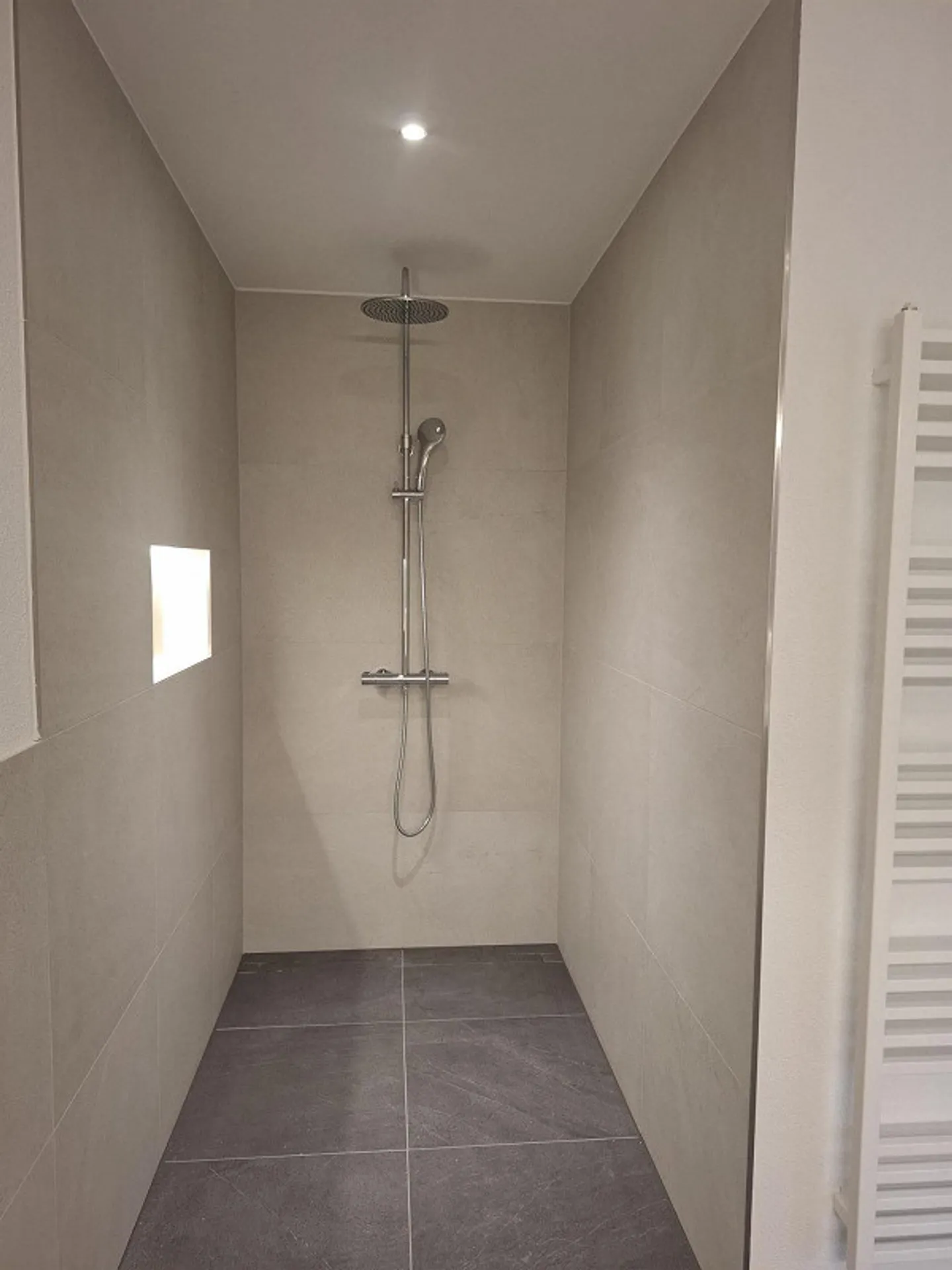 Modern 2.5 Room Apartment - First Occupancy After Complete Renovation - Photo 4 of 10